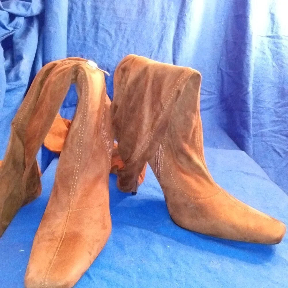 AZALEA WANG FRIDAY  UP ALL NIGHT STILETTO BOOT IN BROWN ( BRAND NEW !!! )